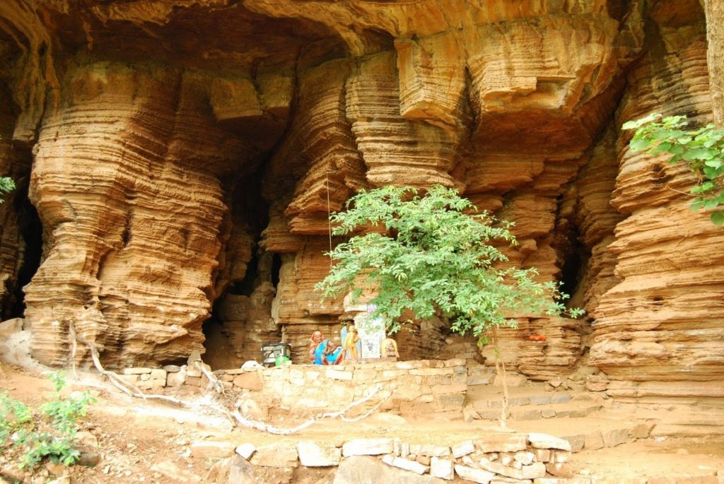 Akkamahadevi caves