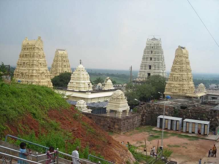 History of Dwaraka Temple,Chinna Tirupati There Are Two Temples
