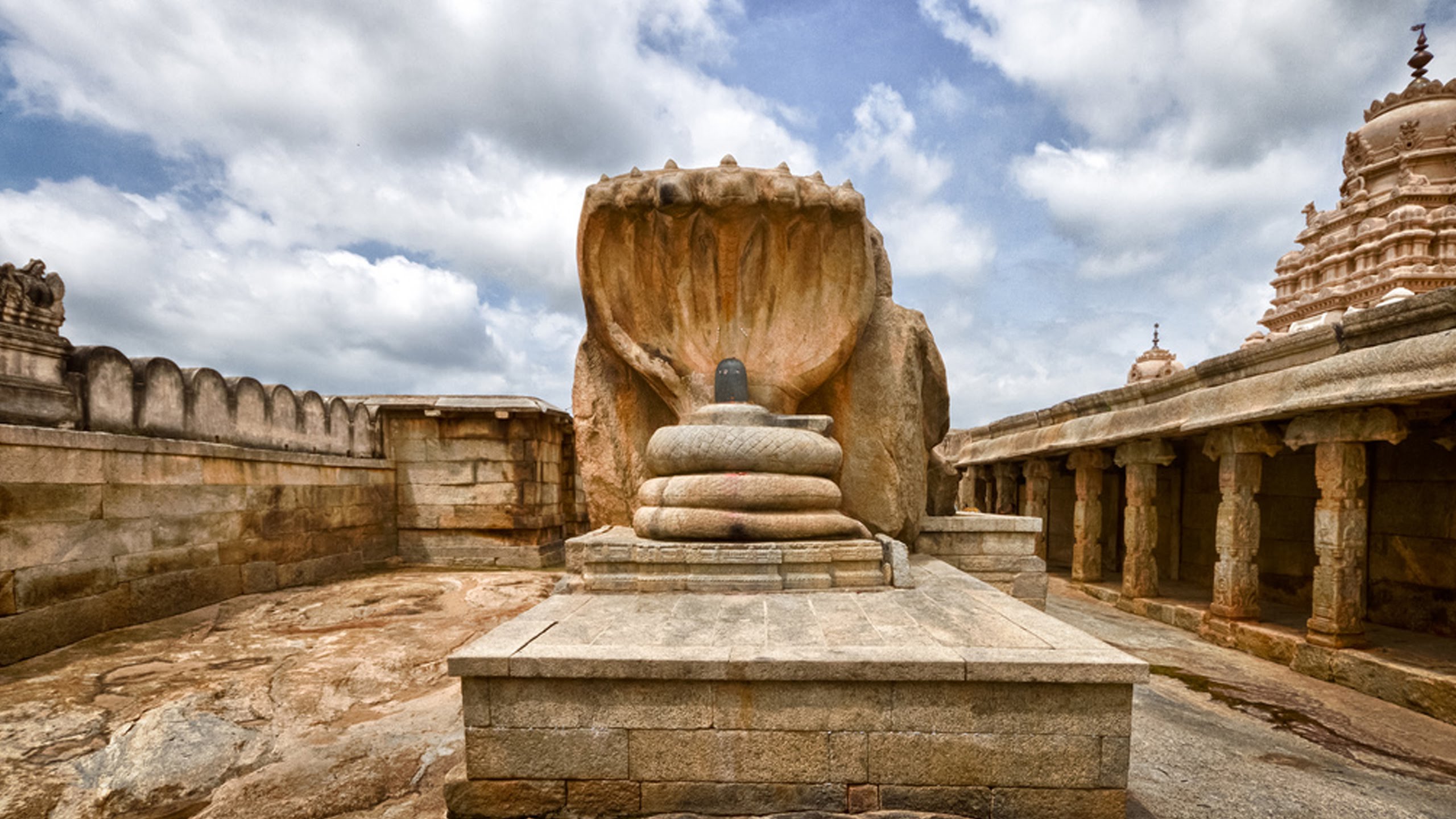 How to Reach Lepakshi Temple by Bus, Train and Air