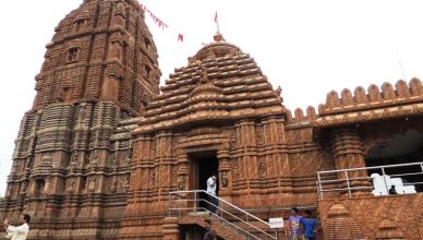 how to reach famous temple puri jagannath